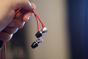 zagg z buds ear Zagg Z.Buds Review