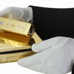 Queen of England gets a Gold Plated Wii