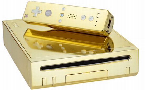 queen-gets-gold-plated-wii.jpg