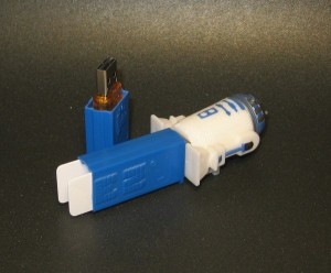 R2 D2 PEZ Open 300x248 R2 D2 USB Flash Drive PEZ Dispenser