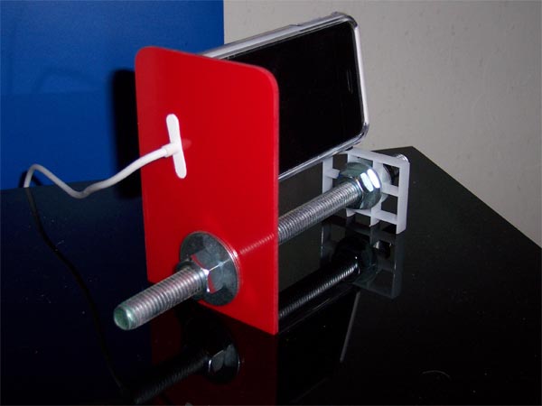 nuts-and-bolts-iPhone-dock_3