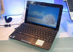 asus eee pc 1001ha 300x214 Asus Eee PC 1001HA gets Textured Look