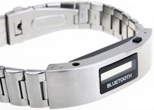 bluetooth bracelet 300x214 Bluetooth Bracelet Lets you Know when People Call