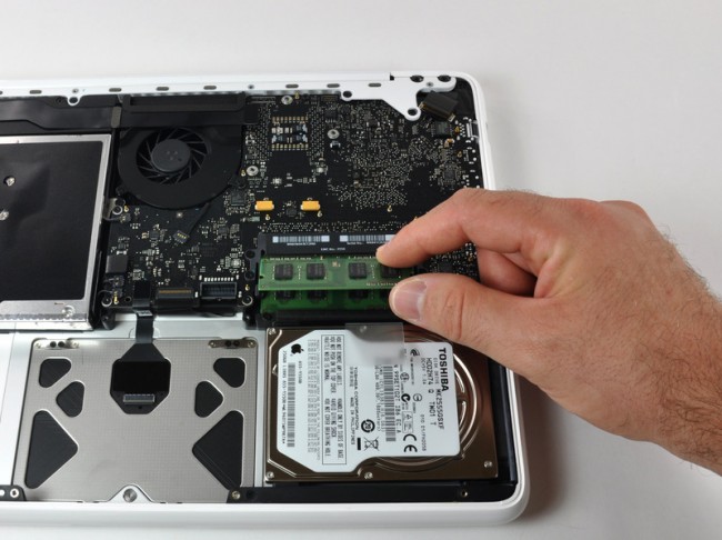 Apple-MacBook-TearDown-inside Apple MacBook TearDown inside 650x486 Apple MacBook Teardown