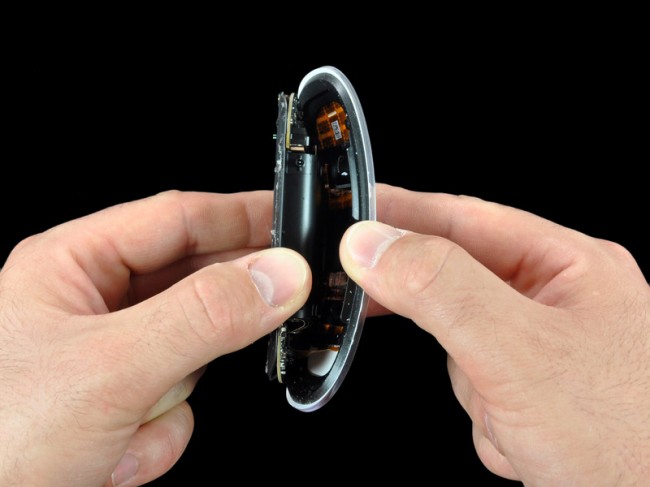Apple-Magic-Mouse-opening Apple Magic Mouse opening 650x487 Magic Mouse Teardown