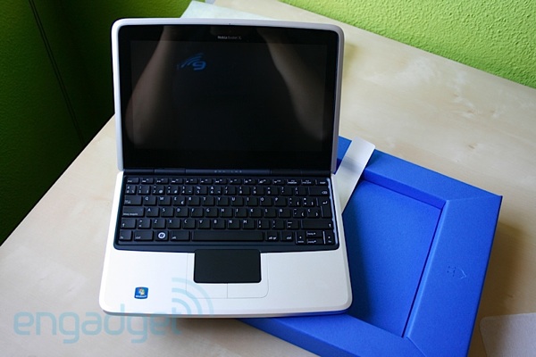 Nokia-Booklet-3G-Unboxed