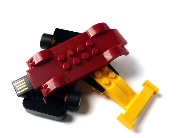 Lego-USB-Flash-Drive-bits