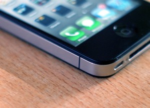iPhone 4 antenna problem 300x215 iPhone 4 Germany Moving to Vodafone and O2